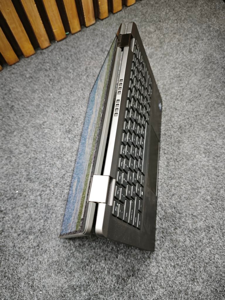 Dell Latitude 7330 2-in-1 laptop look 