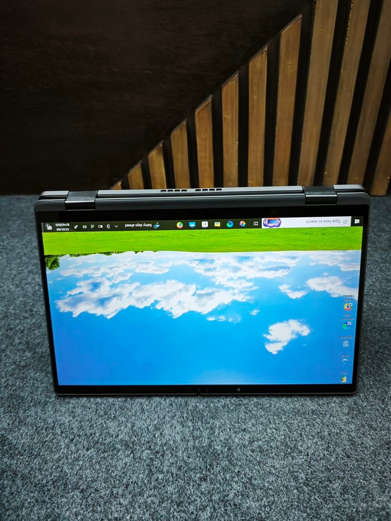 Dell Latitude 2-in-1 Display look