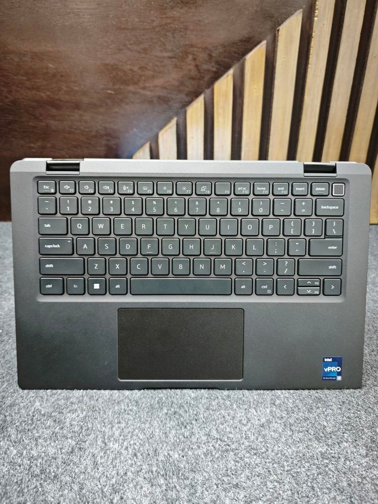 Dell Latitude 7330 2-in-1 Keyboard Look