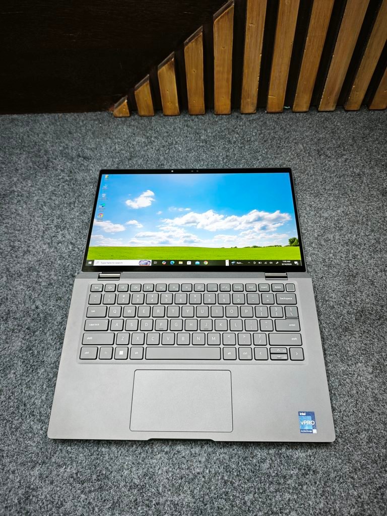 Dell Latitude 7330 Laptop 360 Degree 2-in-1 Style look