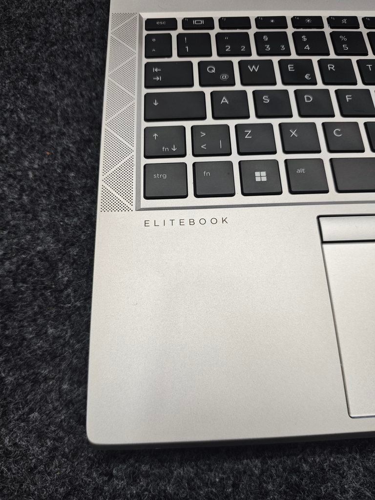 HP EliteBook 845 G8 Logo Phtos