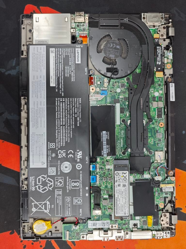 Lenovo ThinkPad P14s Gen 2 internal photo