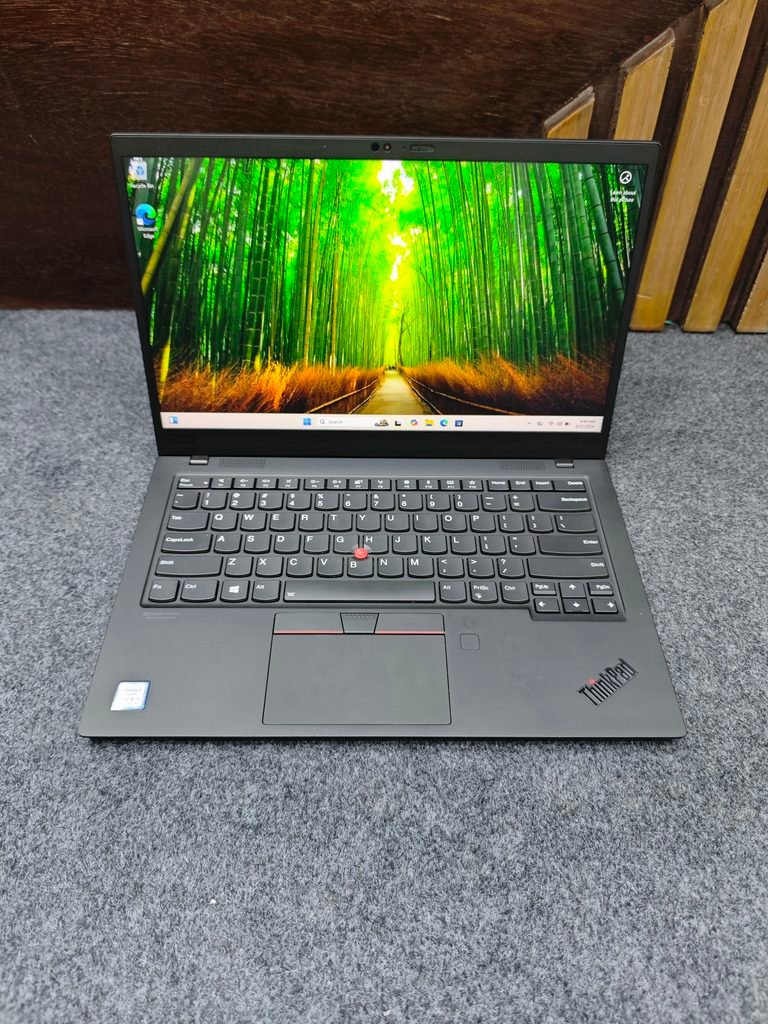Lenovo ThinkPad X1 Carbon Gen 7 laptop photo