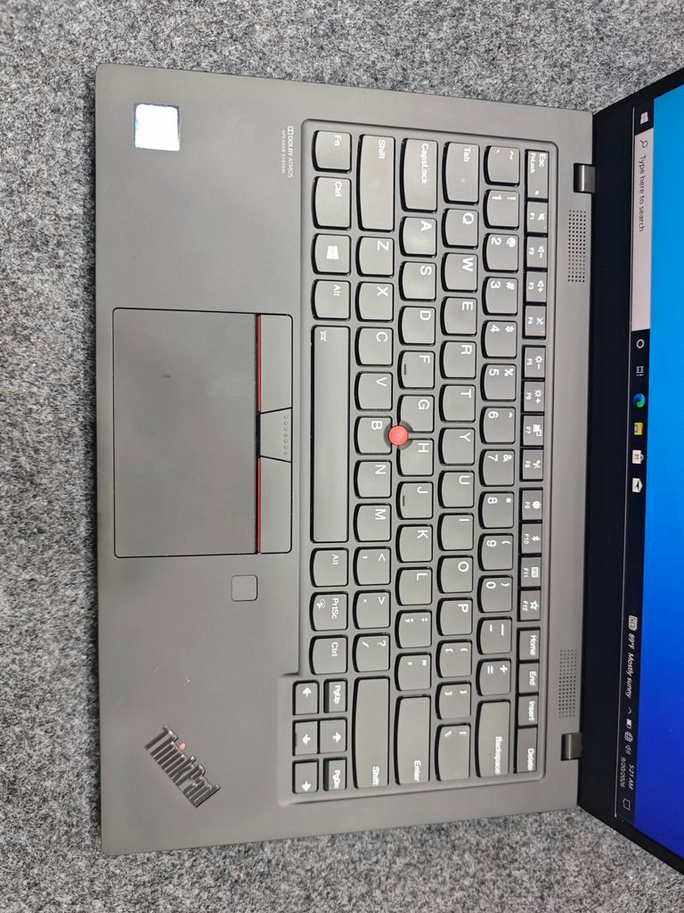 Lenovo ThinkPad X1 Carbon Gen 7 keyboard photos