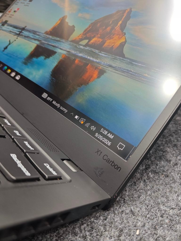 Lenovo ThinkPad X1 Carbon Gen 7 Right side photo look