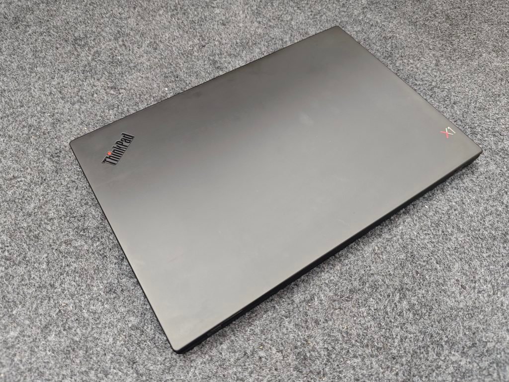 Lenovo ThinkPad X1 Carbon Gen 7 laptop front photo