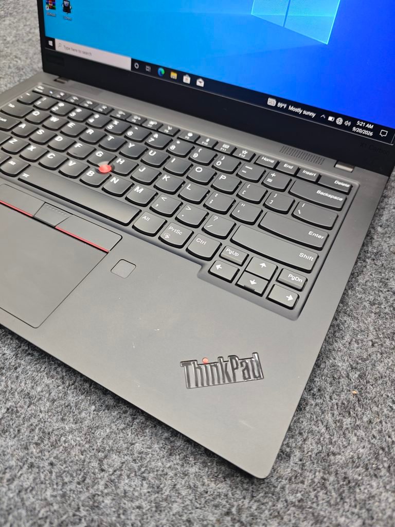 Lenovo ThinkPad X1 Carbon Gen 7 keyboard side logo design photos
