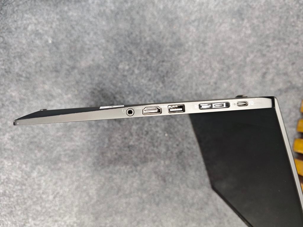 Lenovo ThinkPad X1 Carbon Gen 7 left side port photos