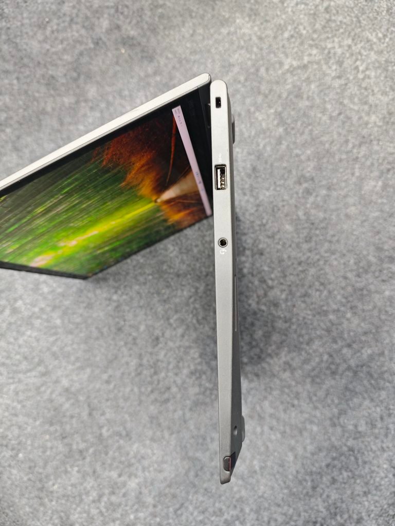 Lenovo ThinkPad X13 Yoga Gen 3 right side ports photos