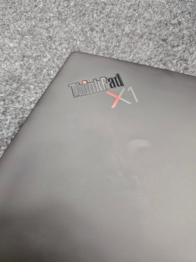 lenovo thinkpad x1 carbon gen 11 head logo look