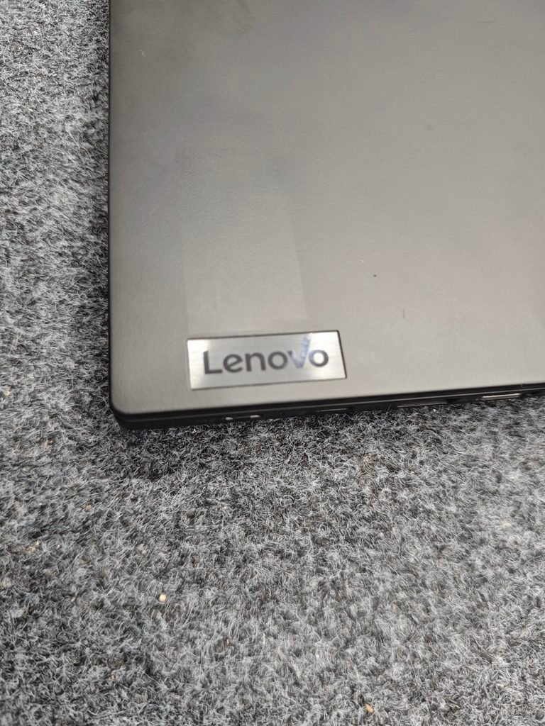 Lenovo Thinkpad X1 Carbon Gen 11 Top Lenovo Logo