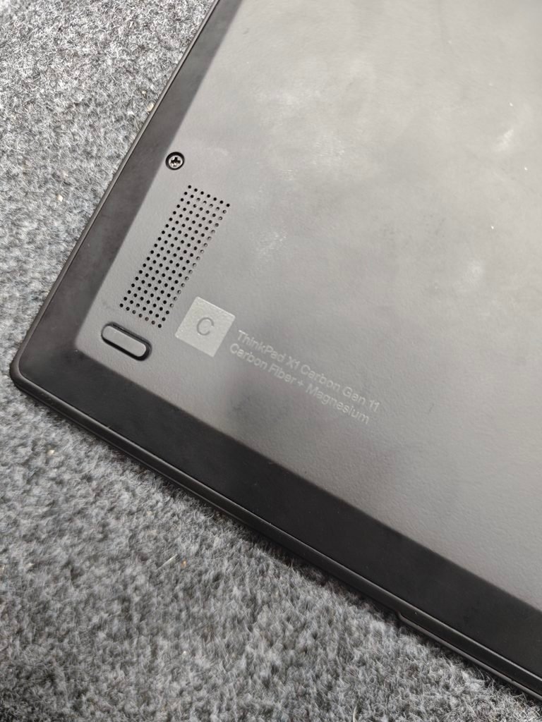 lenovo thinkpad x1 carbon backside logo design look